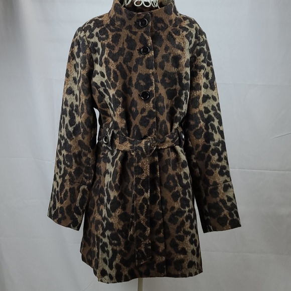 Beautiful Leopard Print Coat - Picture 2 of 7